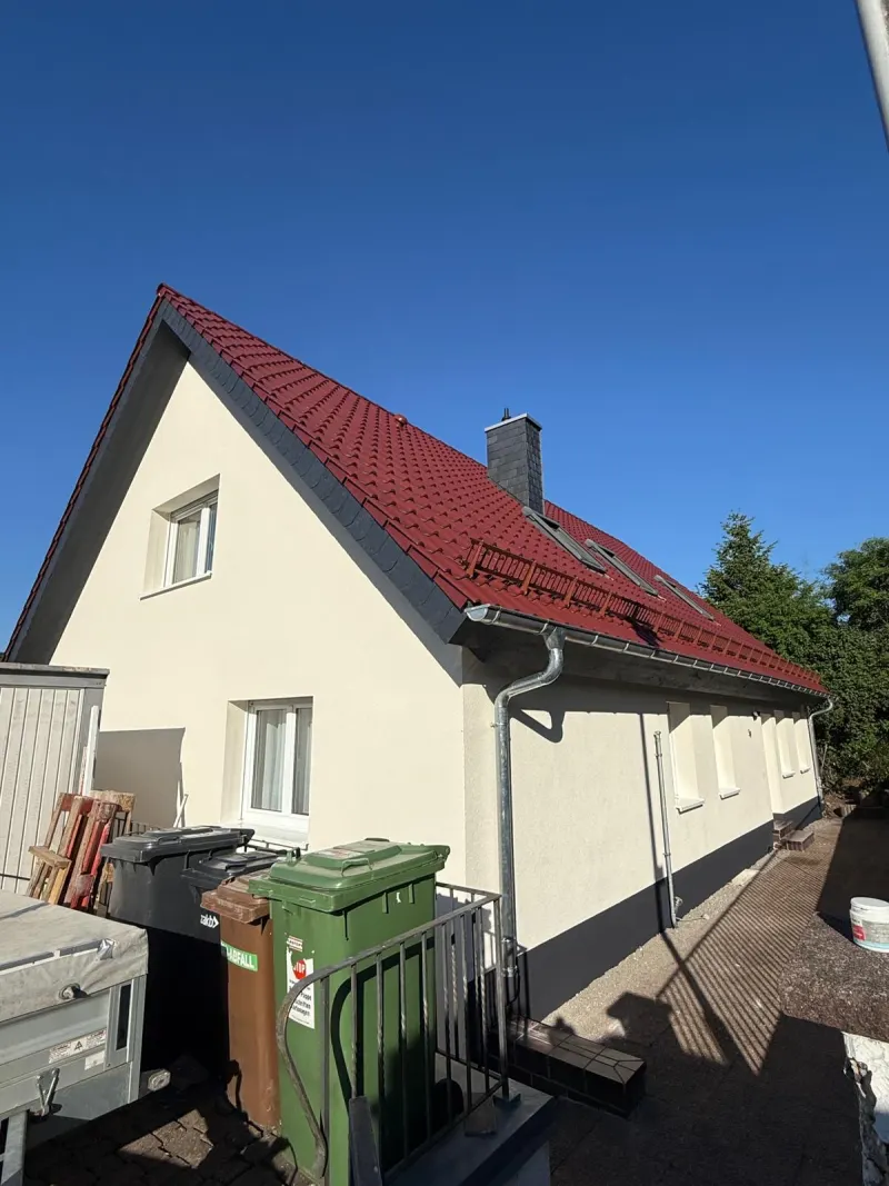 Saniertes Wohnhaus mit Holzdach